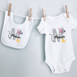 Conjunto de body e babador de bebê personalizado com letras de animais, macacão de babador personalizado com nome do bebê, roupas de bebê unissex, presente de bebê recém-nascido