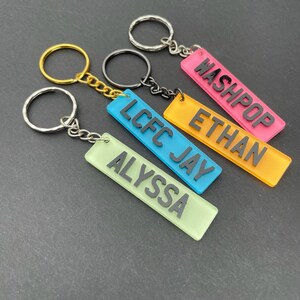 Gepersonaliseerde Glow in Dark-nummerplaatsleutelhanger, aangepaste acrylnaamsleutelhanger, cadeau autoliefhebber afbeelding 8