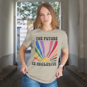 Die Zukunft ist inklusive Pride T-Shirt, LGBTQ inklusive Nachricht T-Shirt, Pride Month Geschenk für LGBTQ Freunde, Gender-inclusive Pride Kleidung