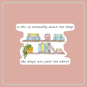 Pode incluir: Ilustração em aquarela de uma estante com livros, um cofrinho e uma planta em vaso. O texto diz: "a tbr is actually never too long" e "the days are just too short".