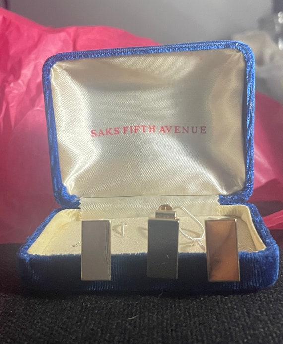 Stylish Saks 5th Ave Shields gold tone cuff links