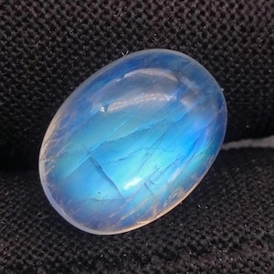 Top Grade Blue Flash Rainbow Moonstone, Size- 10x13x5 mm, 5.25 Cts, Oval Shape Cabochon Gemstone, Moonstone for Ring or Pendant Design,