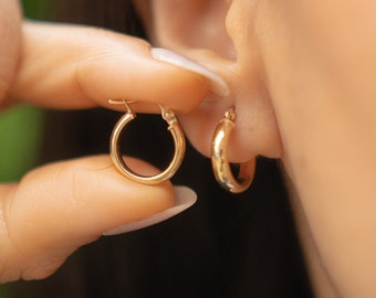 Pendientes de aro de oro macizo de 18 quilates, aros minimalistas de oro de 13 mm, pendientes delicados para el día a día, regalo para ella.