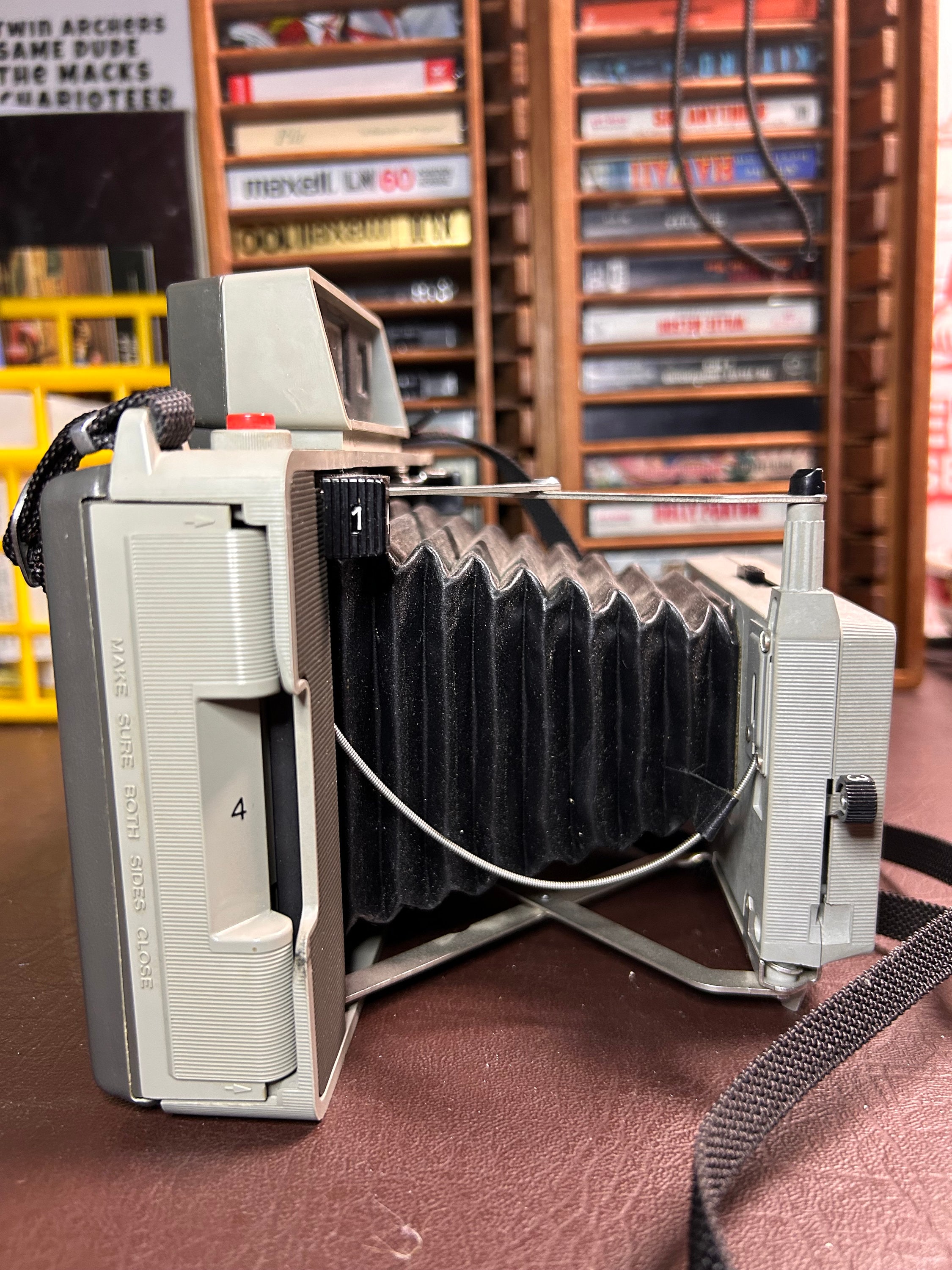 Appareil Photo Vintage Polaroid 330 Land Camera – Occasion – Fonctionnel