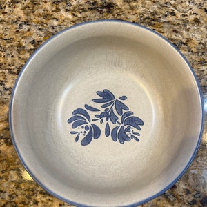 Pfaltzgraff Yorktowne Souper Salad Bowl image 1