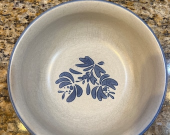 Pfaltzgraff Yorktowne Souper Salad Bowl