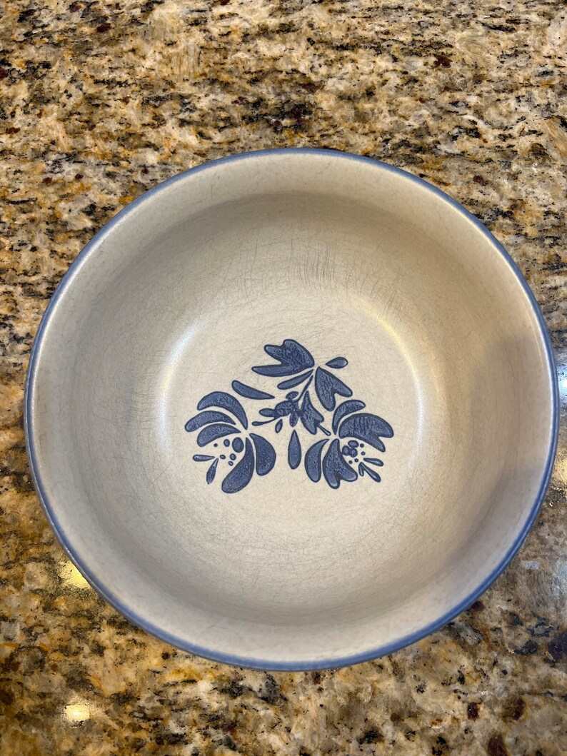 Pfaltzgraff Yorktowne Souper Salad Bowl image 1