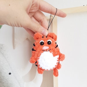 Crochet PATTERN Tiger keychain, no sew, Amigurumi tutorial PDF in English, Christmas decor image 3