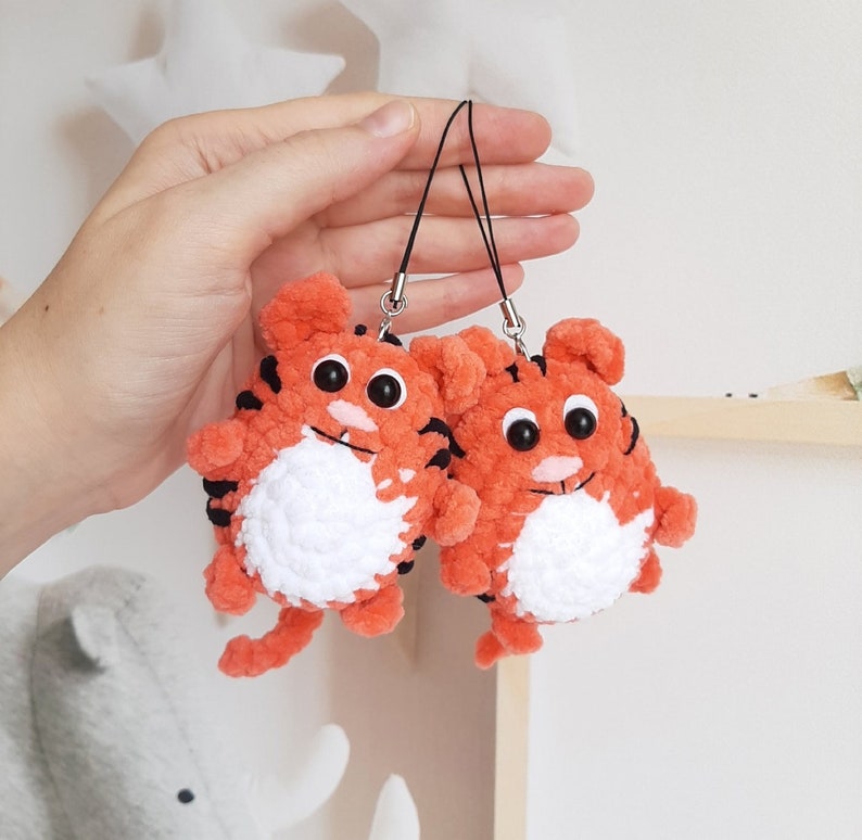 Crochet PATTERN Tiger keychain, no sew, Amigurumi tutorial PDF in English, Christmas decor image 7