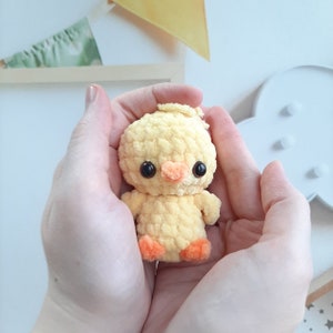 Crochet PATTERN Chick keychain, no sew, Amigurumi tutorial PDF in English, Easter Amigurumi Pattern, Easter Crochet image 4