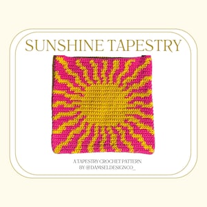 Puede incluir: Un patrón de tapiz de crochet con un sol amarillo con rayos rosas. El patrón se titula "Sunshine Tapestry" y es de @damseldesignco_.