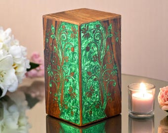 Urna artesanal de madera y resina epoxi: recuerdo conmemorativo de doble cara