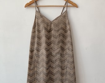 Mini-robe bohème faite main | Robe à bretelles en coton doux || Bloc à main imprimé | Tons terreux | Robe d&#39;été pour les vacances à la plage