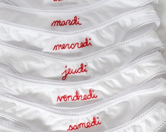 Ropa interior francesa bordada a mano con los días de la semana