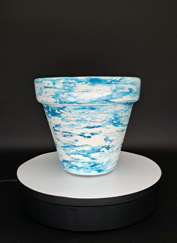 Handgemachte Vase – Schlichte Linie – Weiß mit blue Schattierung – Venezianischer Stuck – Dekoobjekt – Einzigartig & Preiswert