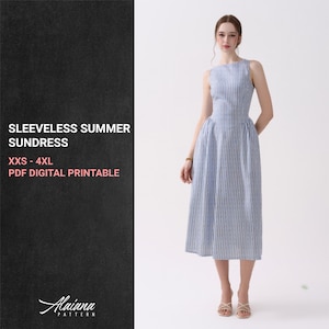 Op de afbeelding: Een mouwloze zomerjurk met blauw-witte strepen. De jurk heeft een getailleerd lijfje en een uitlopende rok. De tekst aan de linkerkant luidt "SLEEVELESS SUMMER SUNDRESS XXS - 4XL PDF DIGITAL PRINTABLE".