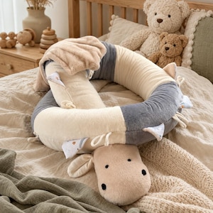 Dino Dekorationsrolls 180–220 cm| Grau & Creme| Stoffschlange Dino | Kinderzimmer | personalisierbar Stoffrolle Wickeltisch Kuschelrolle