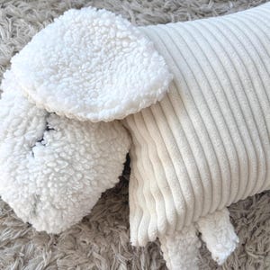 Kuschelkissen Schaf / Personalisiertes Babykissen / コード / Kissen mit Namen /Geschenkkissen / Kuschelkissen Schlafschaf