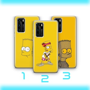 Puede incluir: Fundas amarillas para teléfono con diseños de personajes de dibujos animados. Una funda tiene una ilustración de Bart Simpson, otra tiene a Bart con una honda y la tercera tiene un diseño diferente de Bart Simpson. Las fundas tienen un módulo de cámara negro.