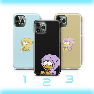 Könnte beinhalten: Drei verschiedene Handyhüllen mit einer Comicfigur, die eine Kapuzenjacke trägt. Die erste Hülle ist hellblau, die zweite ist schwarz und die dritte ist beige.