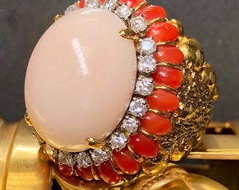 Vintage 18K getextureerde rood + Angel Skin Coral Cabochon Diamond Dome Cocktail Ring