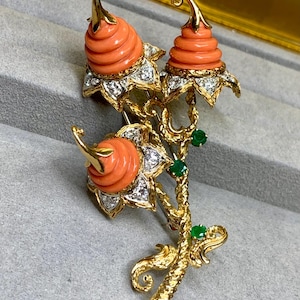Vintage 18K Yellow Gold Swirl Carved Coral Diamond Emerald 1960’s Brooch