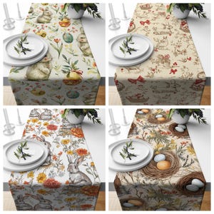 Può includere: Quattro runner da tavolo a tema pasquale con diversi motivi. Uno presenta coniglietti, uova e fiori su sfondo crema. Un altro ha coniglietti e fiocchi su sfondo beige. Il terzo ha coniglietti e fiori su sfondo bianco. L'ultimo ha nidi e uova.