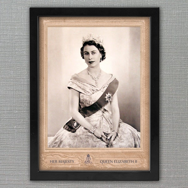 Her Majesty Queen Elizabeth II Framed Print Portrait | Vintage Design framed wall art | Queen Elizabeth II iconic art framed poster |