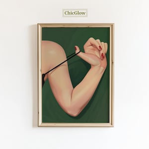 Op de afbeelding: Ingelijste kunstafdruk met een gedetailleerde illustratie van een arm en hand met rode nagellak, die een zwarte band vasthoudt tegen een groene achtergrond. Het kunstwerk staat in een gouden lijst, met de tekst "ChicGlow" bovenaan.