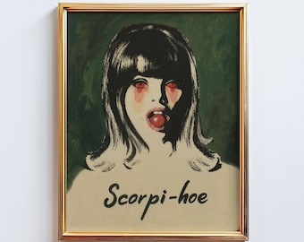 Könnte beinhalten: Gerahmter Kunstdruck mit einer stilisierten Illustration einer Frau mit schwarzen Haaren und roten Augen, die eine Kirsche im Mund hält. Der Text "Scorpi-hoe" steht unter dem Bild. Das Kunstwerk ist vor einem grünen Hintergrund.