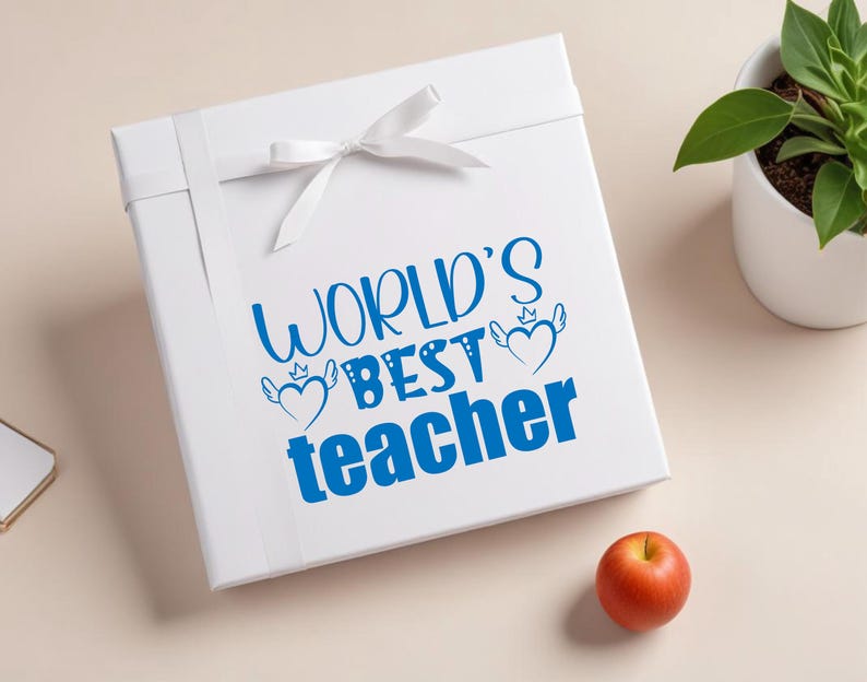 Puede incluir: Caja de regalo blanca con una cinta azul y el texto "World's Best Teacher" en letras azules.
