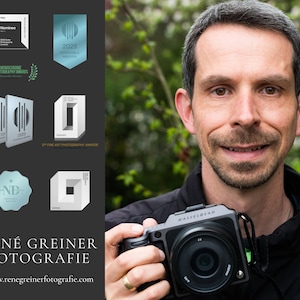 May include: A portrait of a photographer holding a black Hasselblad camera. The left side features a dark gray panel with various photography award logos, the text REN&Eacute; GREINER FOTOGRAFIE, and the website address www.renegreinerfotografie.com.