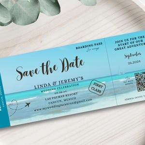 Gedruckte personalisierte Strand Bordkarte Sparen Sie das Datum perfekt für eine Hochzeit am Hochzeitsort Hochzeit am Strand QR-Code Paar Bild