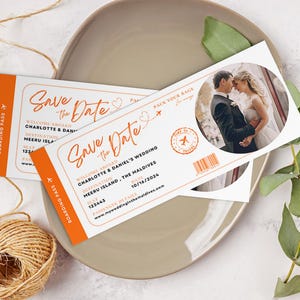 Cartão de embarque de praia personalizado impresso Salve a data perfeito para um casamento no destino casamento na praia Viagem Casamento QR Code Foto do casal