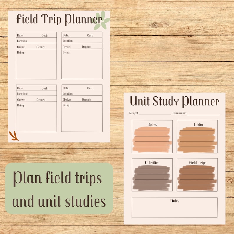 Może przedstawiać: Drukowany planer z jasnobrązowym tłem i zielonym wzorem kwiatowym. Planer jest podzielony na dwie sekcje: "Field Trip Planner" i "Unit Study Planner". Sekcja "Field Trip Planner" ma cztery kolumny dla daty, lokalizacji, godziny przyjazdu, godziny odjazdu i koszt&oacute;w. Sekcja "Unit Study Planner" ma kolumny dla przedmiotu, programu nauczania, książek, medi&oacute;w, zajęć, wycieczek i notatek.
