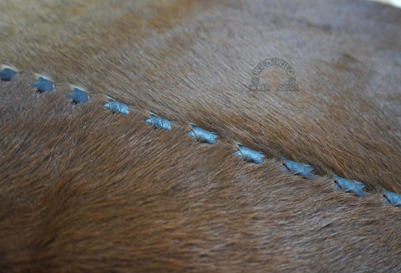 Handgemaakt natuurlijk koeienhuid patchwork vloerkleed – echt behaard rundleer vloerkleed, western boerderijtapijt, rustiek huisdecor afbeelding 9