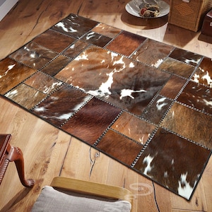 Natuurlijk runderleer patchwork vloerkleed | Handgemaakt koeienhuid tapijt | Woondecoratie koeienhuid vloerkleed | Haar-op-leer patchwork vloerkleed | Gangloper van koeienhuid