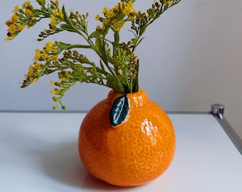 Handmade orange ceramic vase with leaf detail – unique fruit‑inspired decor for flowers, bright home accent, cute citrus pottery piece