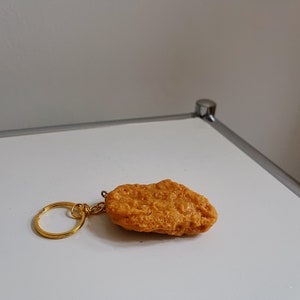 Fancy Nugget-sleutelhanger – realistisch accessoire geïnspireerd op fastfood, perfect voor liefhebbers van gefrituurd eten en unieke tashangers