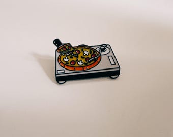 Handmade Pizza Turntable Pin – DJ Record Player Enamel Pin, Fun Gift for Music & Pizza Lovers, Colorful Accessory
