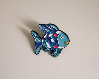 Colorful Fish Enamel Pin – Cute Ocean Animal Badge, Whimsical Accessory, Gift for Sea Lovers and Pin Collectors