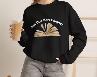 Sweatshirt met de tekst "Just One More Chapter" | Grappige trui voor boekenliefhebbers | Stijlvol cadeau voor boekenwurmen, leuke trui voor leesclubs, comfortabele top voor literatuurliefhebbers