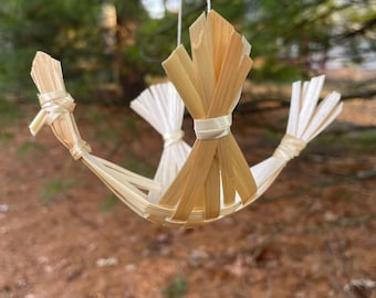 Handcrafted Wheat Straw Bird Ornament - Rustic Home Decor