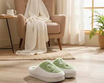 Winter Plush Slippers for Men & Women, Cozy Fleece Lined Indoor Slides, Anti Slip House Shoes for Home Comfort