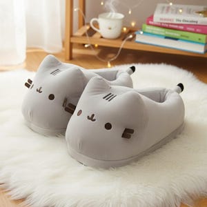 Cartoon Cat Slippers, Full Covered Plush Anime Shoes, Winter Warm Soft Indoor Slides, Cute Doll Bedroom Slippers for Women Men