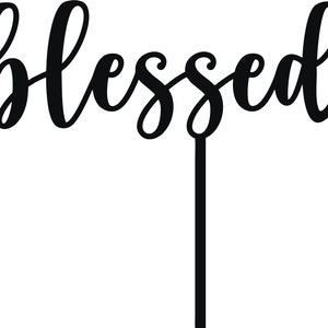 Peut inclure: Décoration de gâteau en bois noir avec le mot "Blessed" écrit en cursive. Le dessus de gâteau a une longue tige fine pour l'insérer dans un gâteau ou un dessert. Le design est simple et élégant, adapté à diverses célébrations.