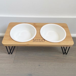Tigelas de cerâmica elevadas personalizadas e gravadas a laser, recipiente para gatos ou cães de pequeno porte. Inclináveis e elevadas com base de bambu. Comedouros para animais de estimação.