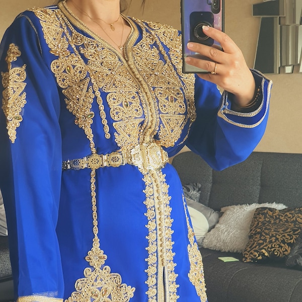 Takchita marocaine,robe traditionnelle tenue perlée a la main,caftan traditionelle,taille standard  M/L/XL