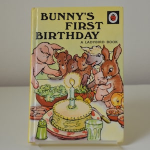 Livre pour enfants vintage Le premier anniversaire du lapin, histoire et illustrations d'A. J. MacGregor, versets de W. Perring, Ladybird Books 1950