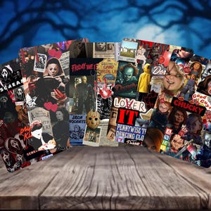 Può includere: Una collezione di stampe artistiche a tema film horror, con personaggi e scene iconiche di film come "Scream", "Venerdì 13" e "Chucky". Le stampe presentano un collage di immagini, testo e grafica, con un'estetica oscura e spettrale.